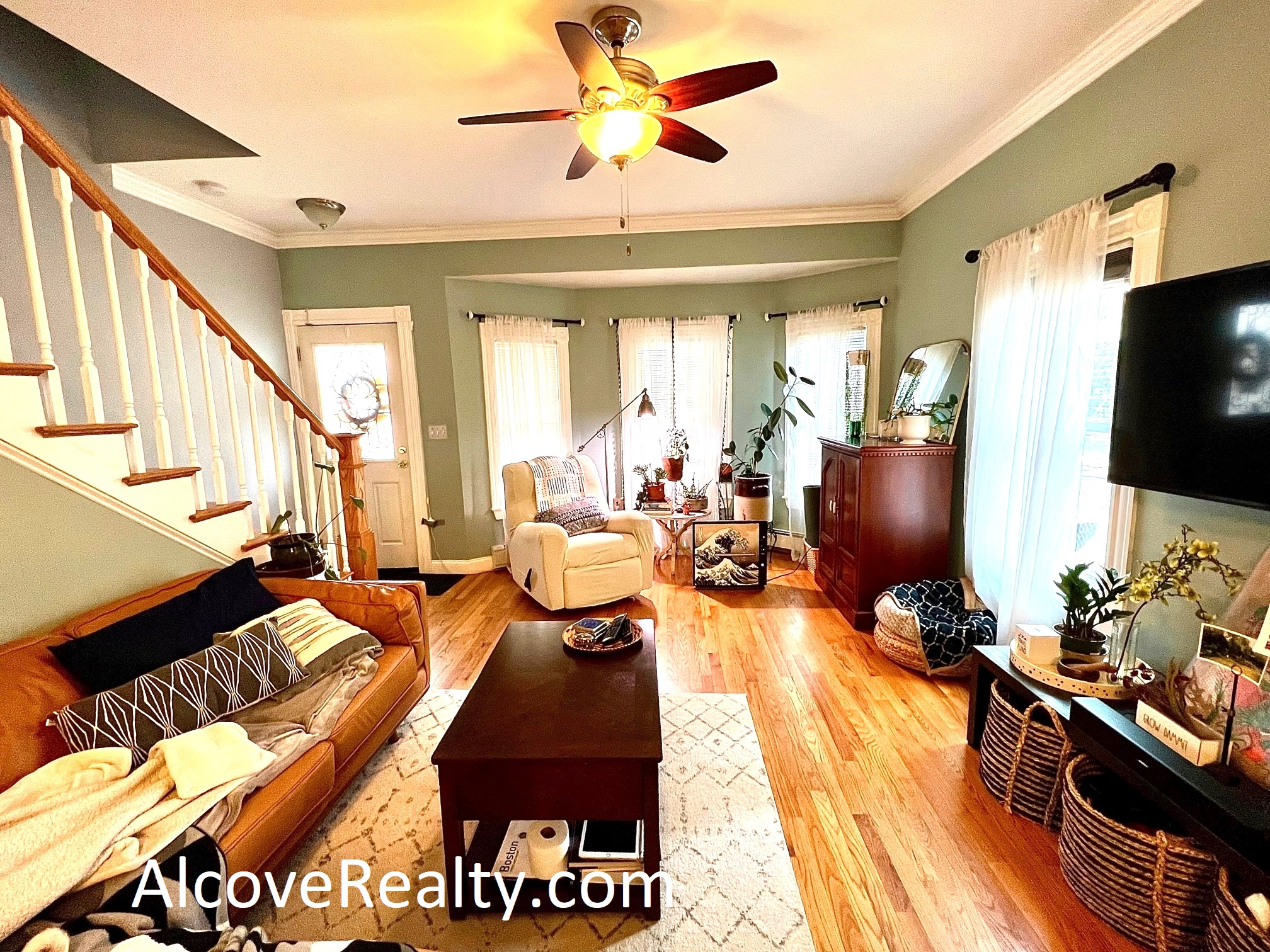 12 Fiske Ave, Magoun Square