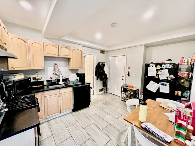 220 Hanover, North End