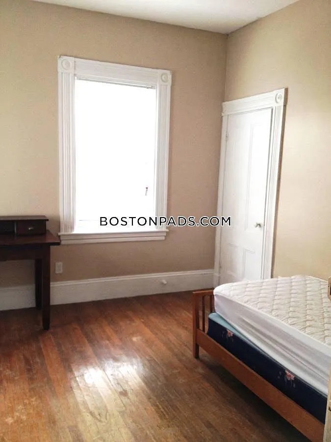 38 Floyd St, Waltham