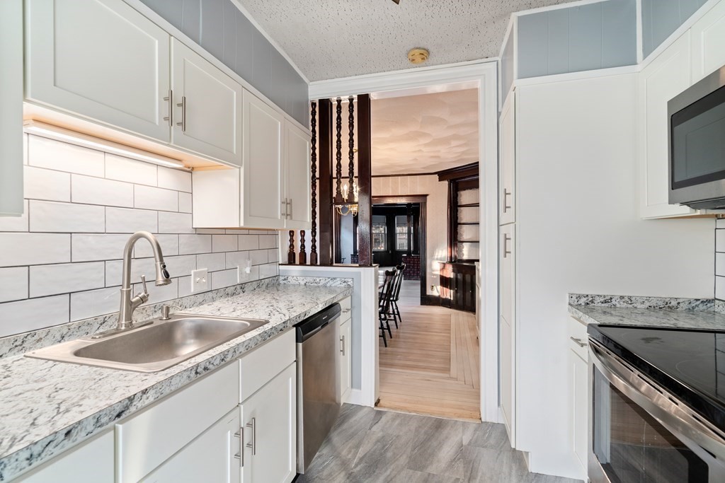 14 Windsor Rd, Medford