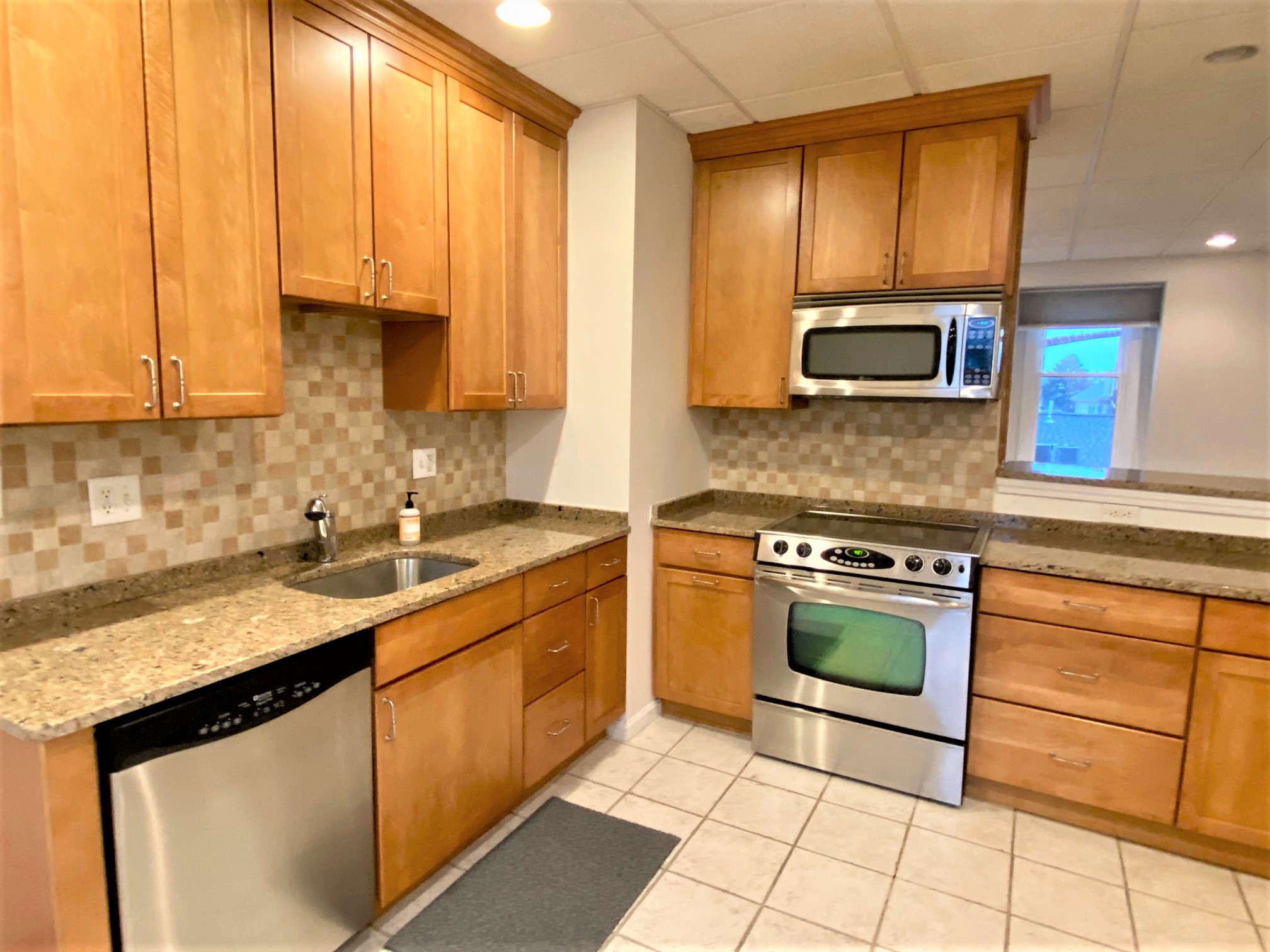 379 Main St, Medford