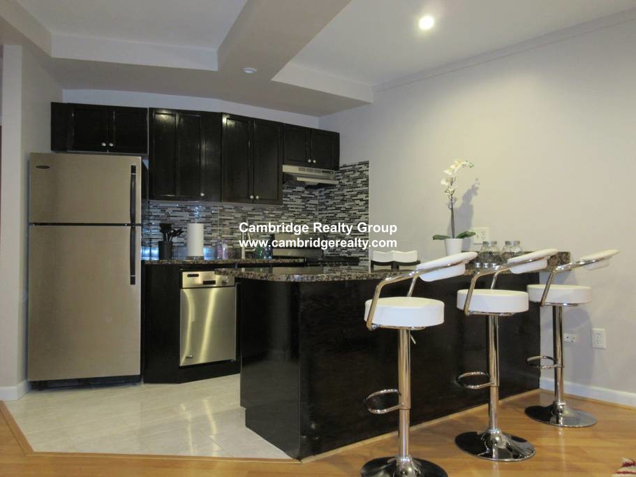 516 Green St, Central Square