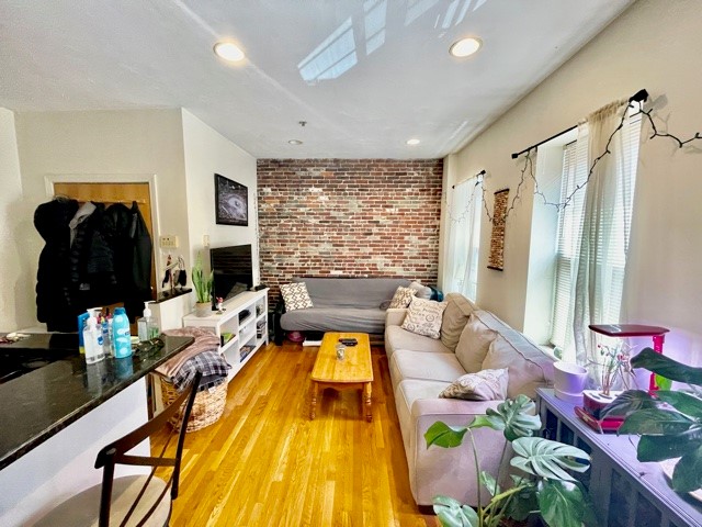 17 Thacher St, North End