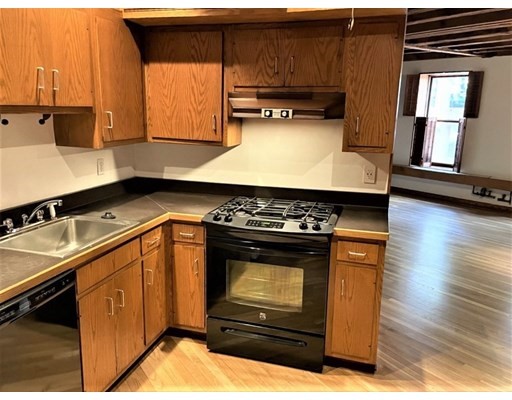 162 Commercial St, Waterfront