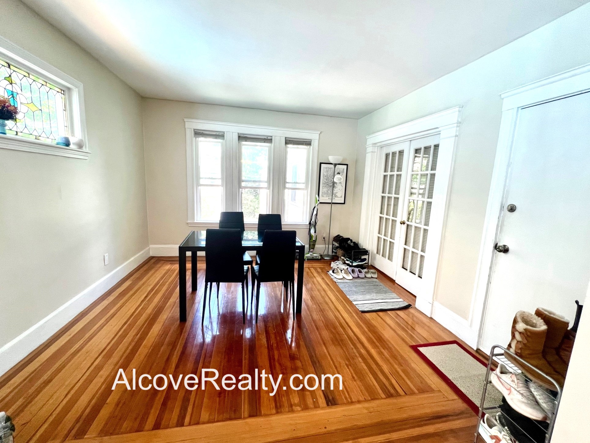 24 Burnham St, Tufts