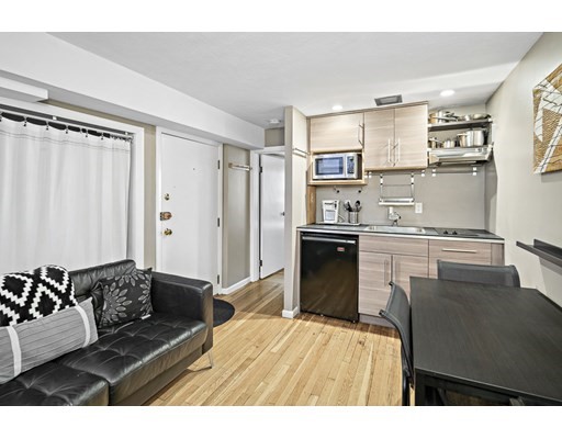 57 West Cedar St, Beacon Hill