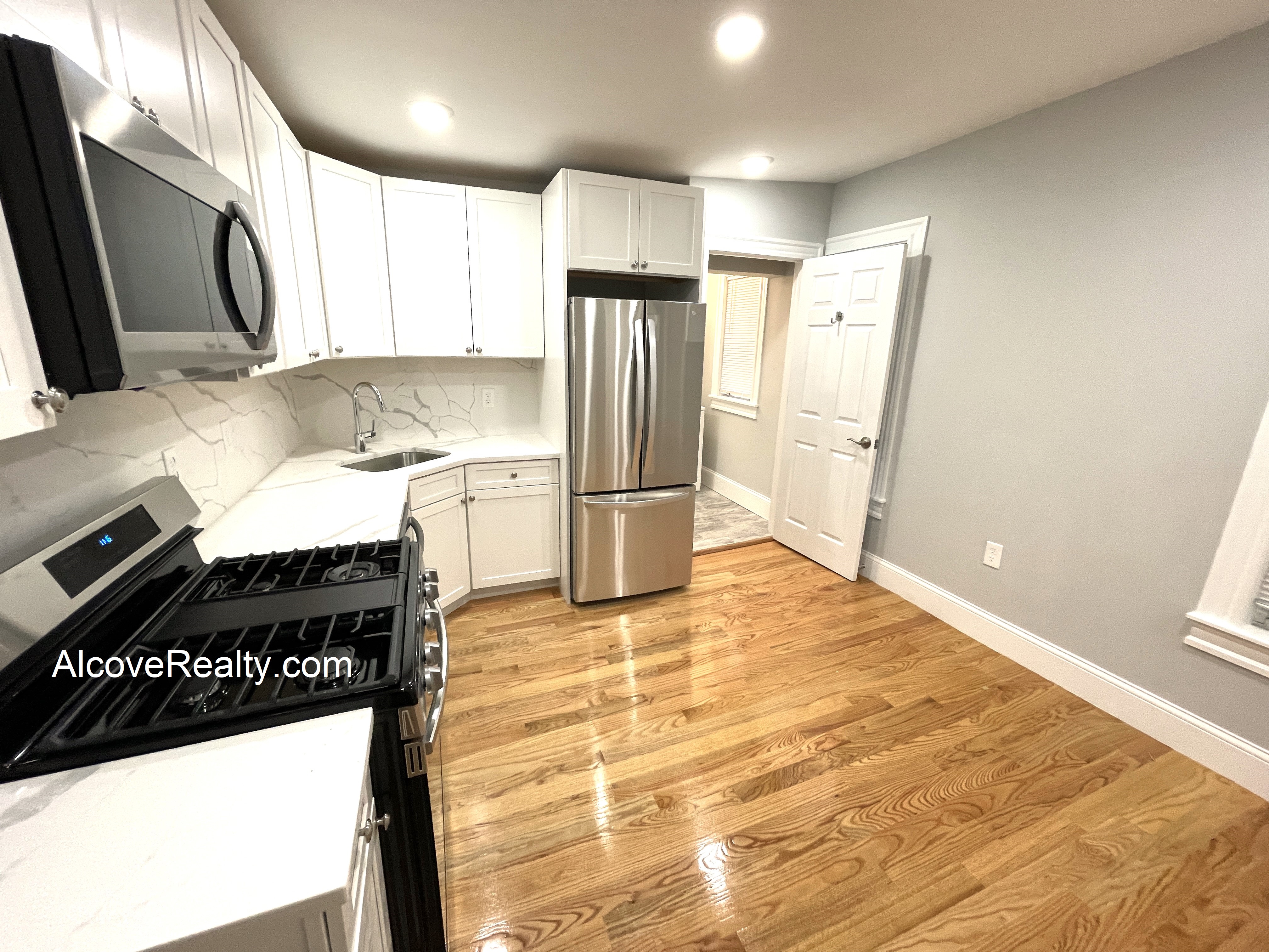 3 Mossland St, Porter Square