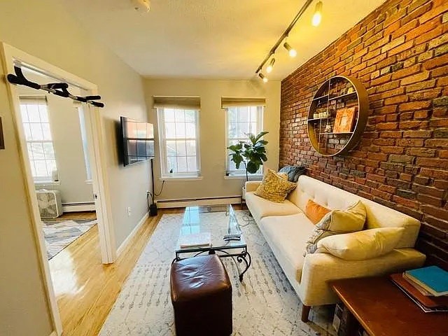 174 Salem St, North End