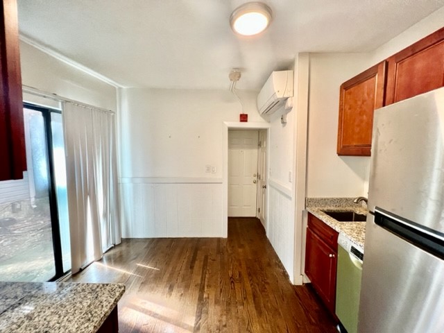 4 Garden Ct, North End