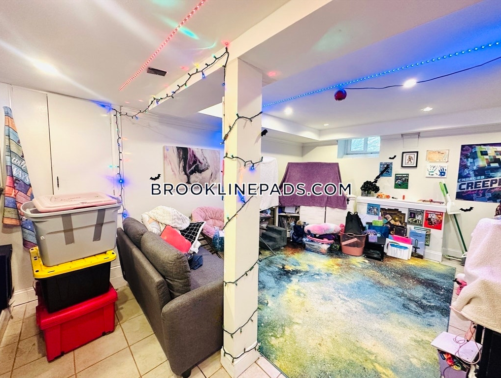 49 Hackensack Rd, Chestnut Hill