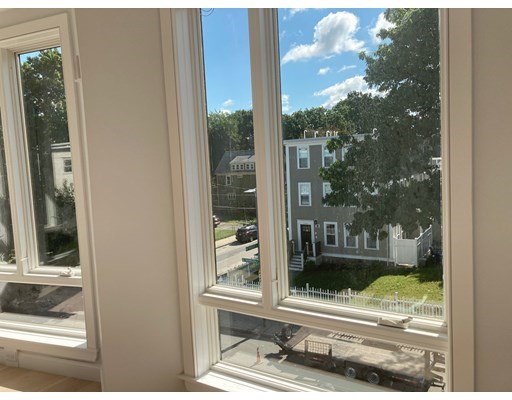 4383 Washington, Roslindale