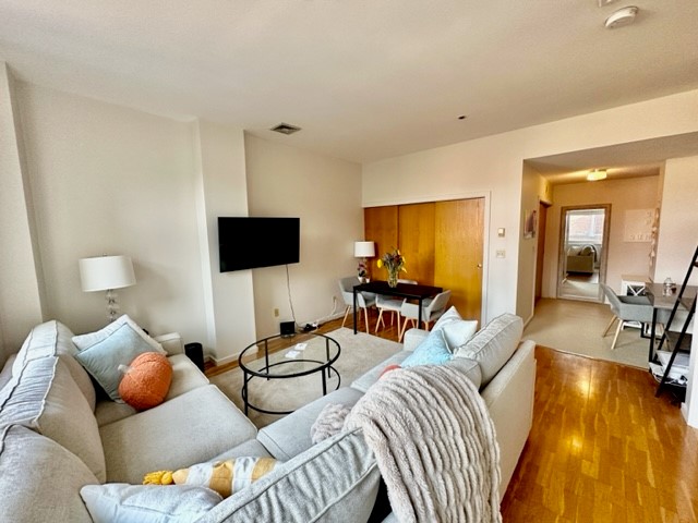 300 Commercial St, North End