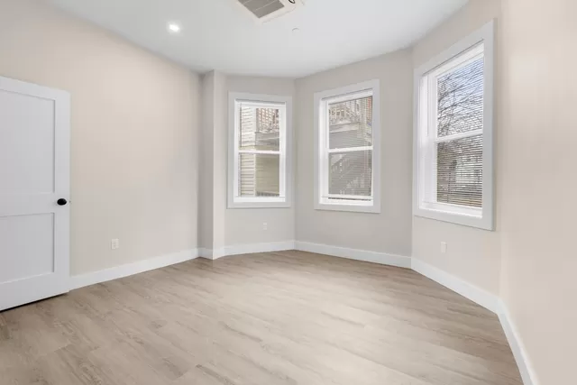 135 Harrishof St, Roxbury