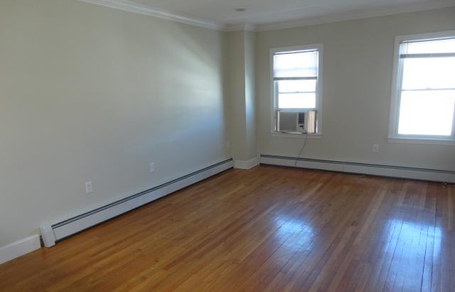 133 West 7th St, South Boston