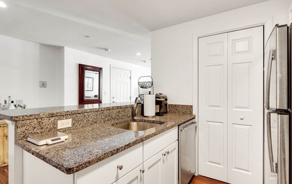 165 West 6th St, South Boston