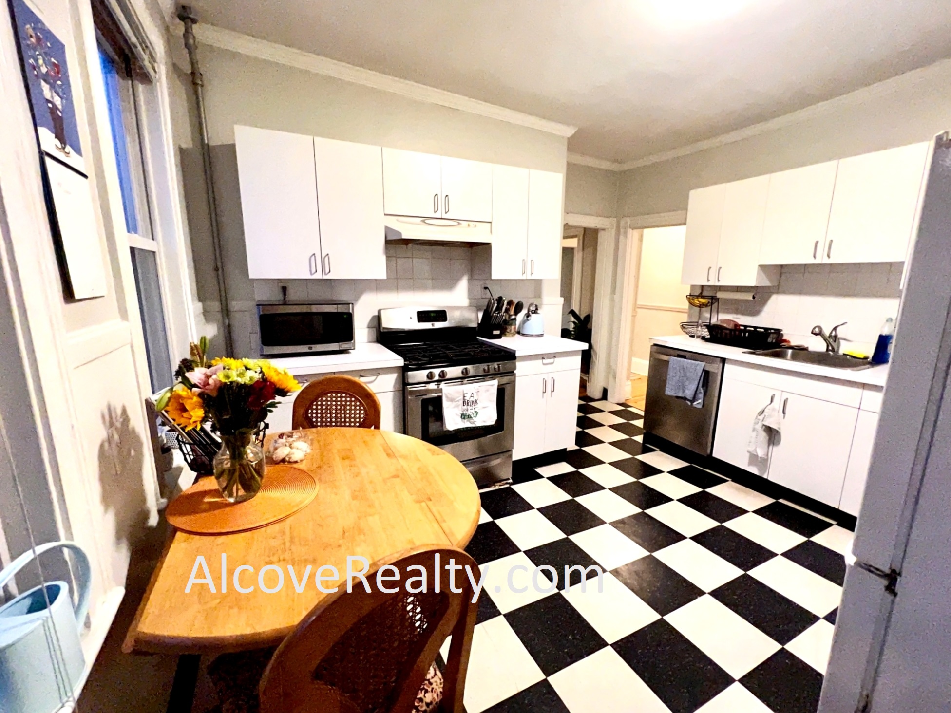 13 Farragut Ave, Teele Square