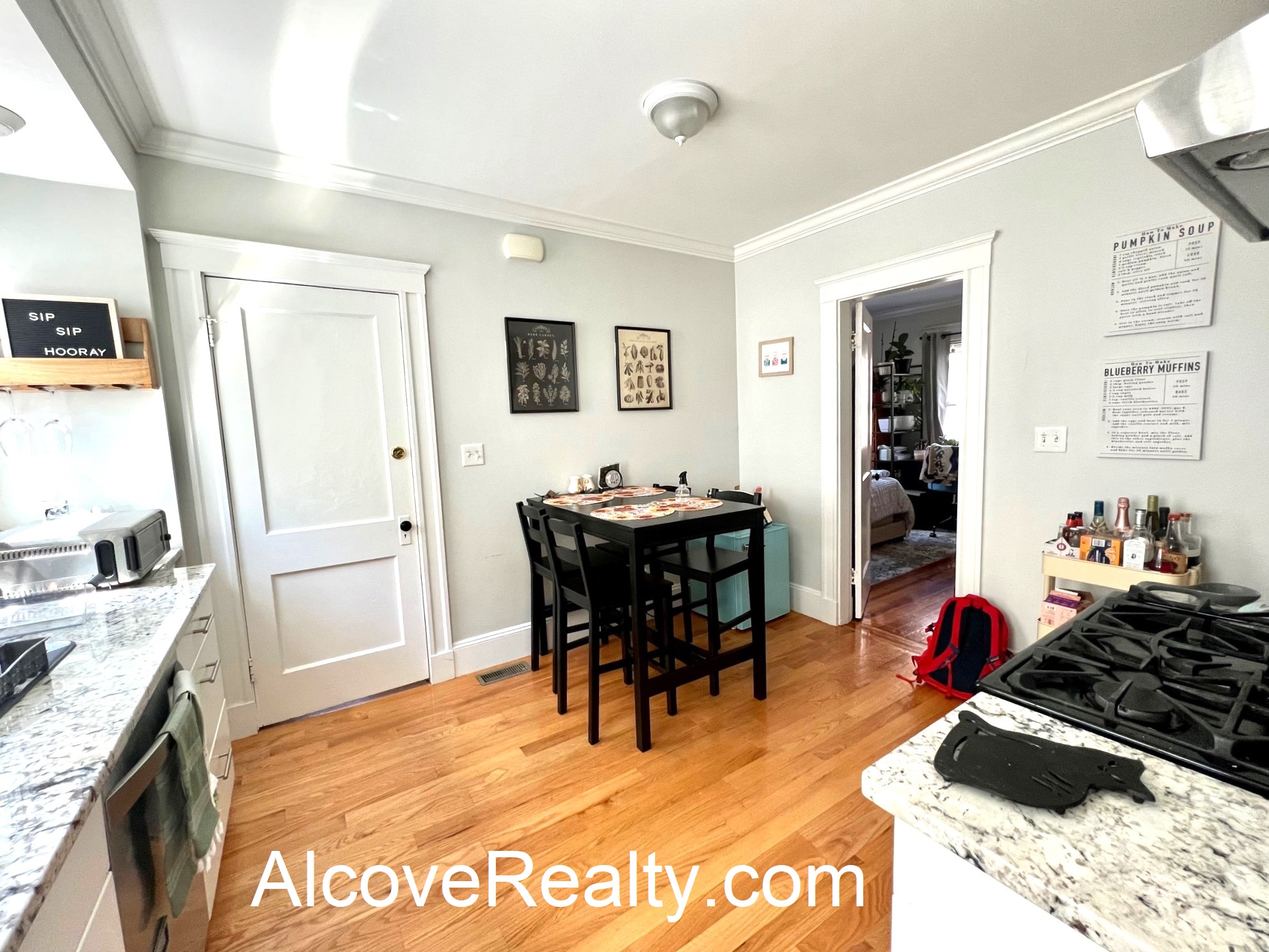 34 Leonard St, Davis Square