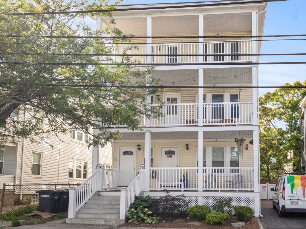 913 Boylston St, Allston