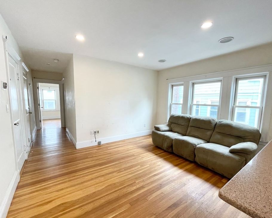 15 Sunset St, Mission Hill