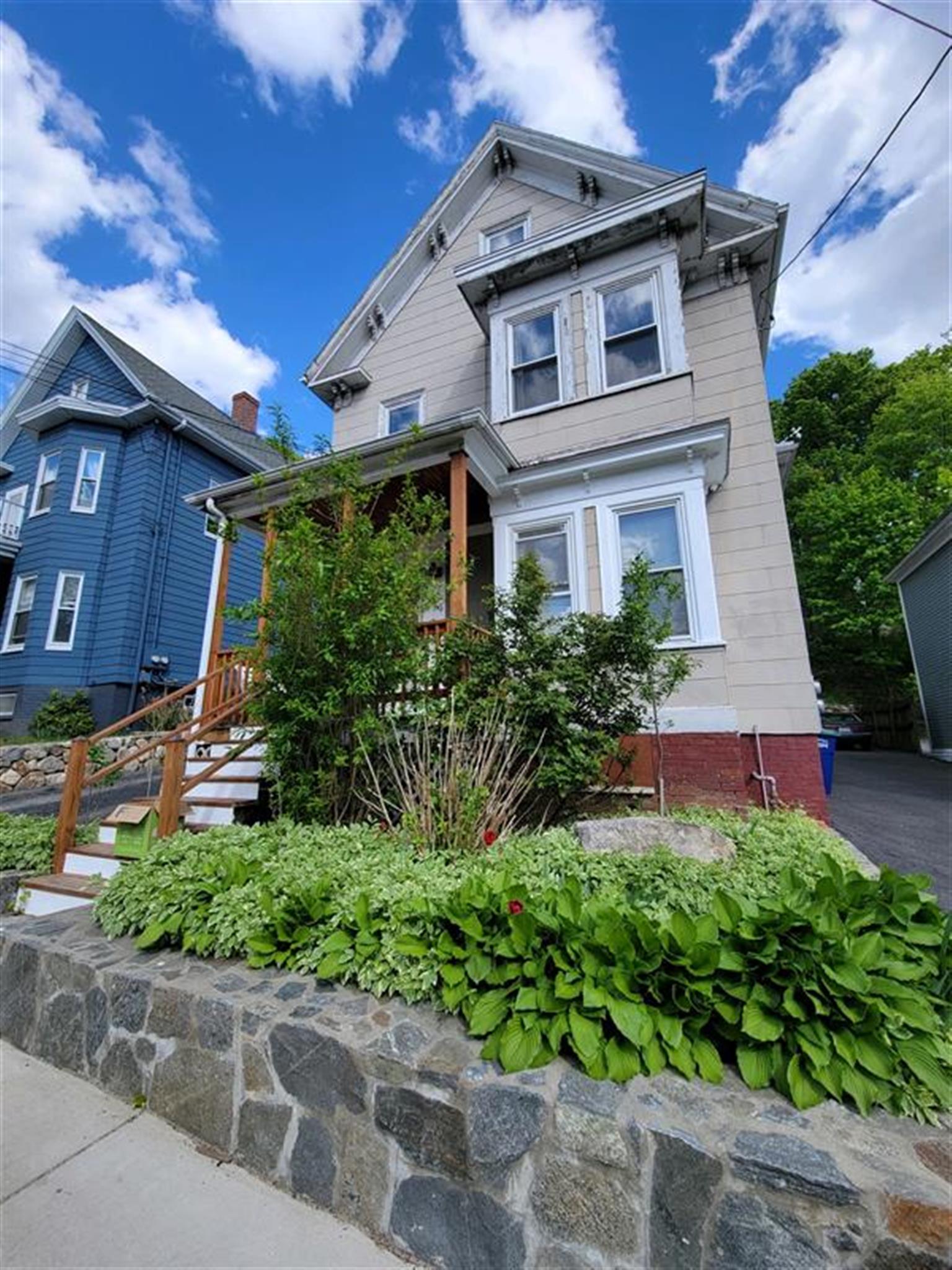 89 Cedar St, Davis Square