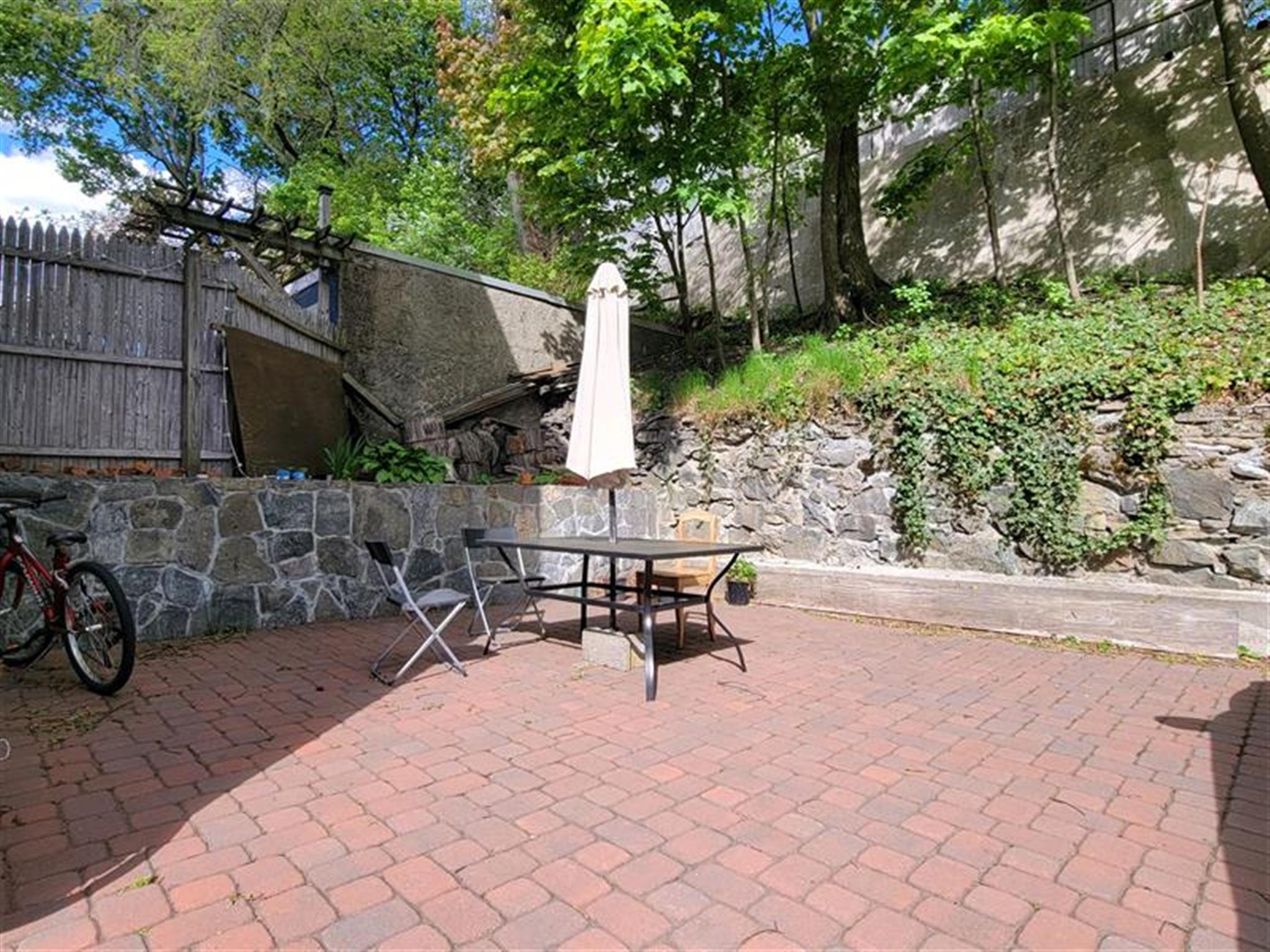 89 Cedar St, Davis Square