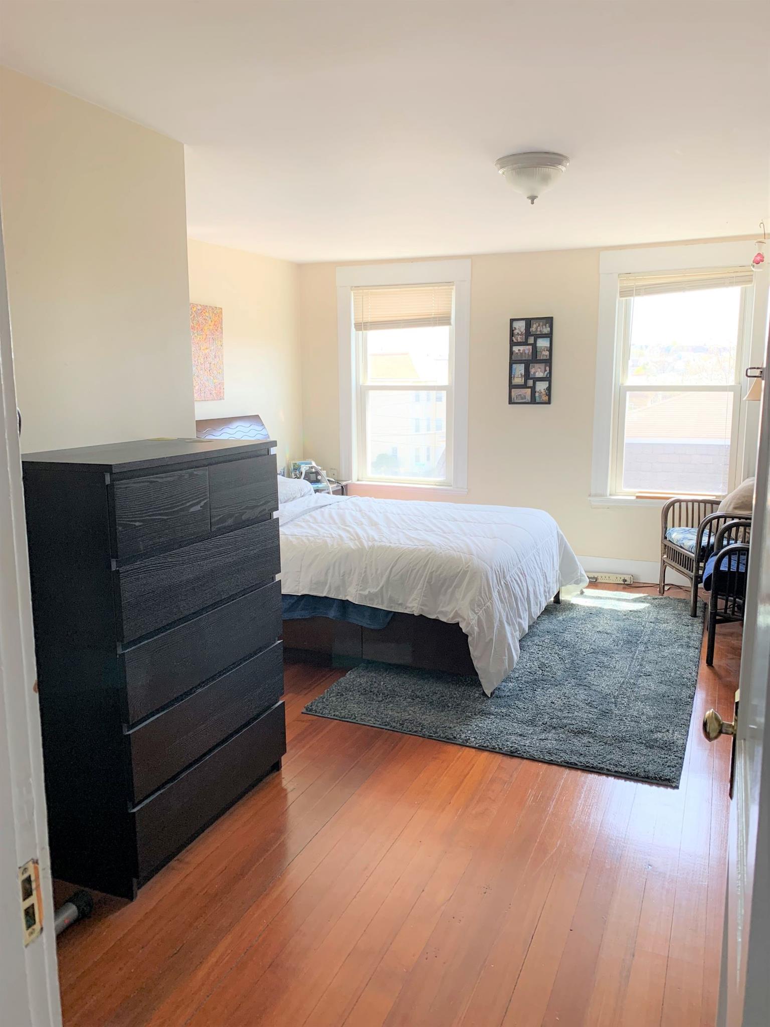 411 Main St, Medford