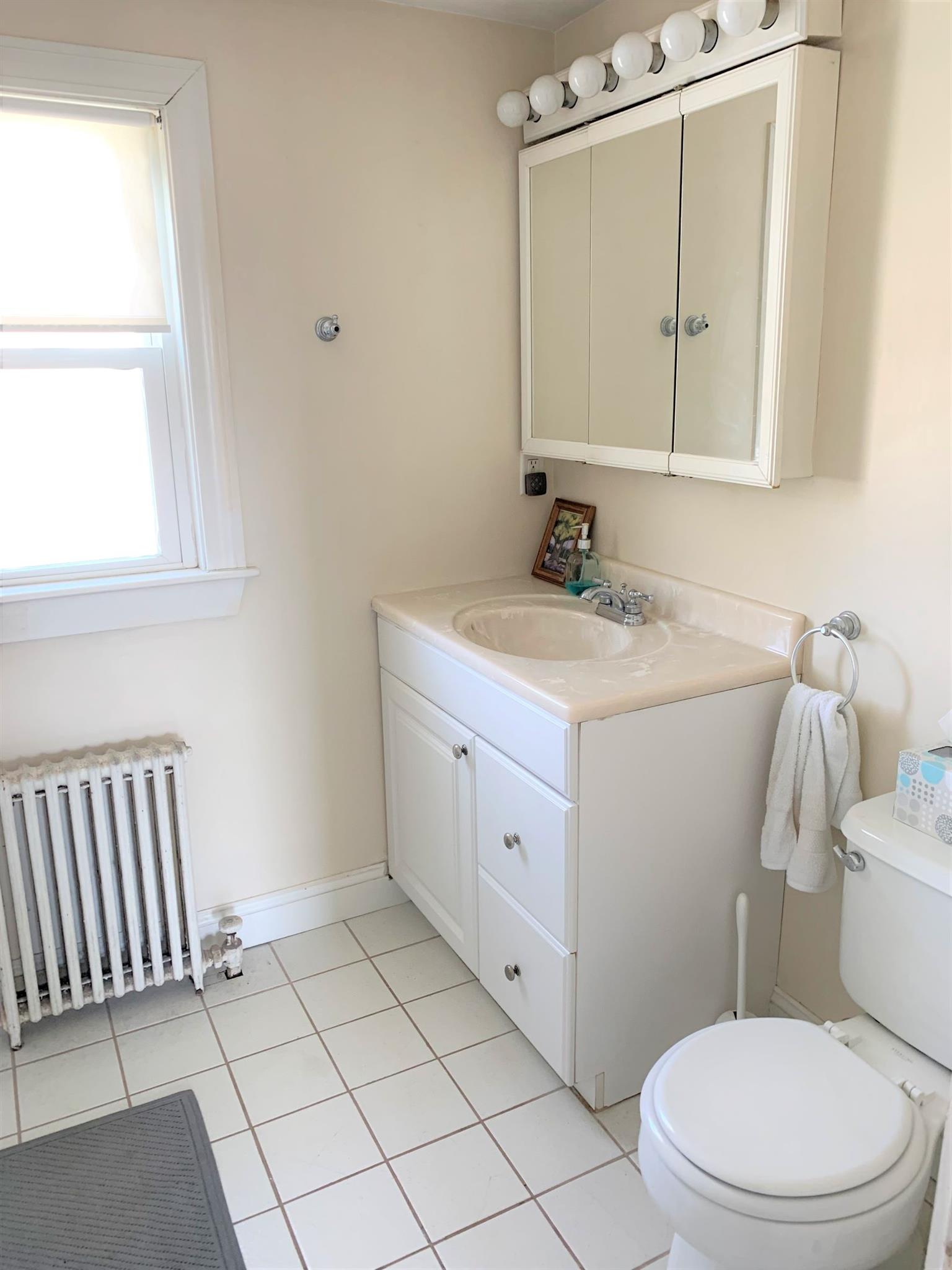 411 Main St, Medford