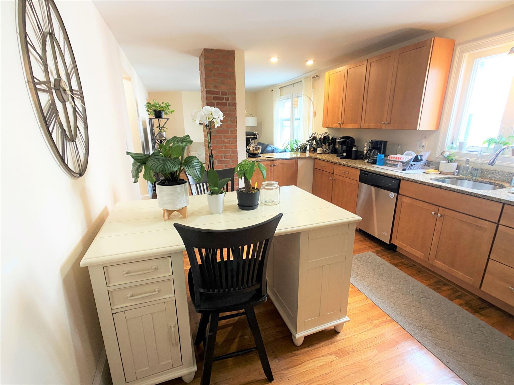 78 Ten Hills Rd, East Somerville