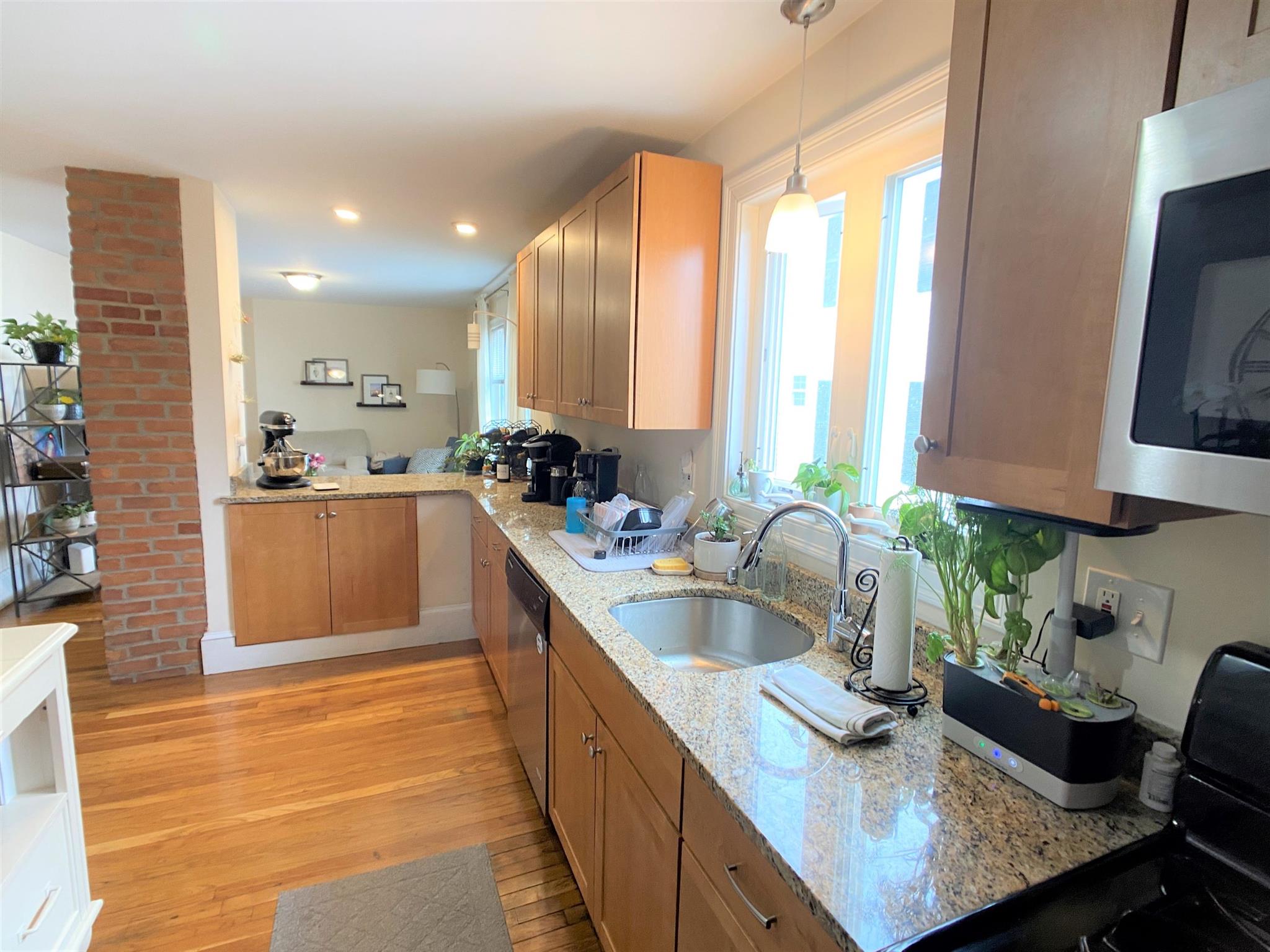 78 Ten Hills Rd, East Somerville