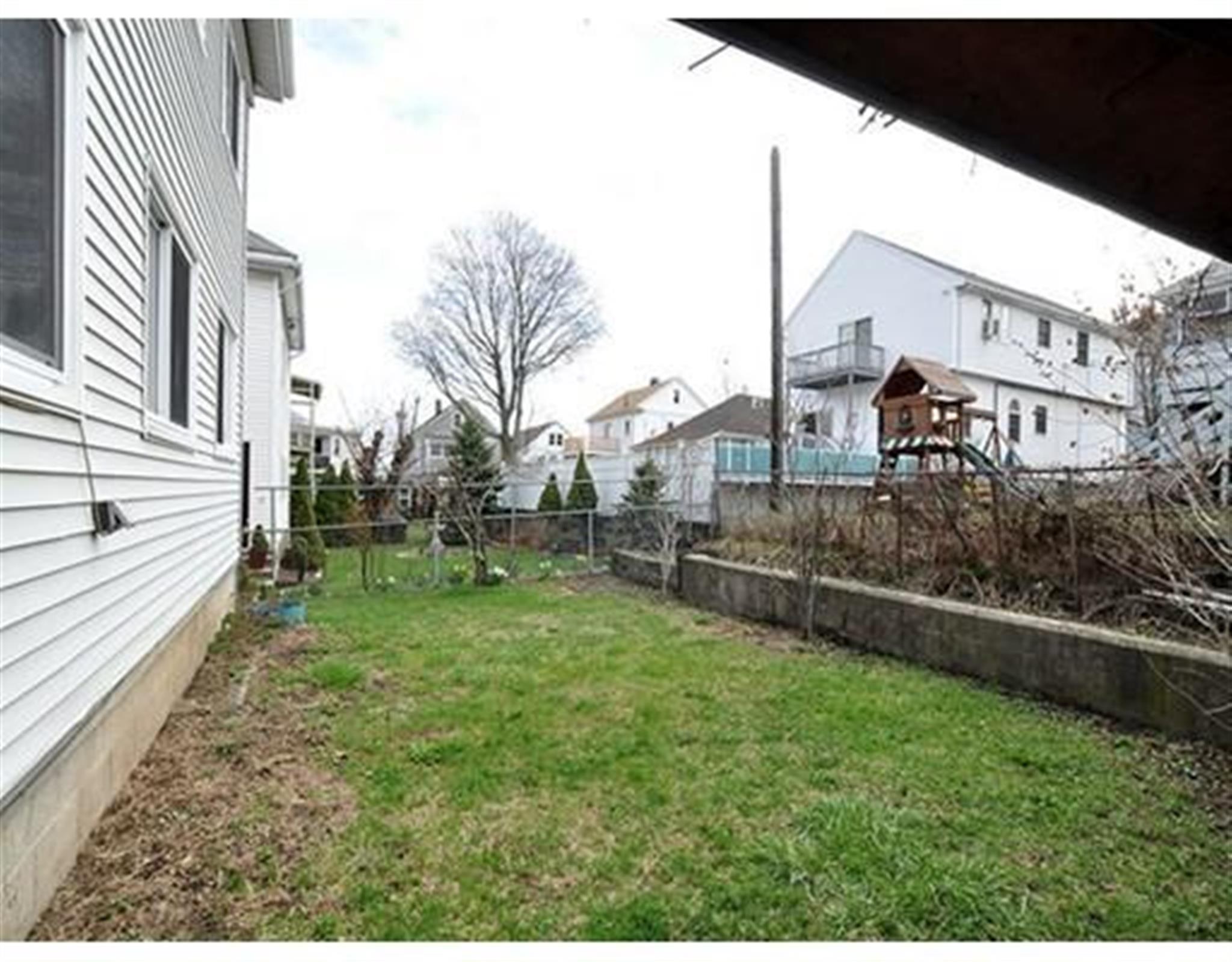 78 Ten Hills Rd, East Somerville