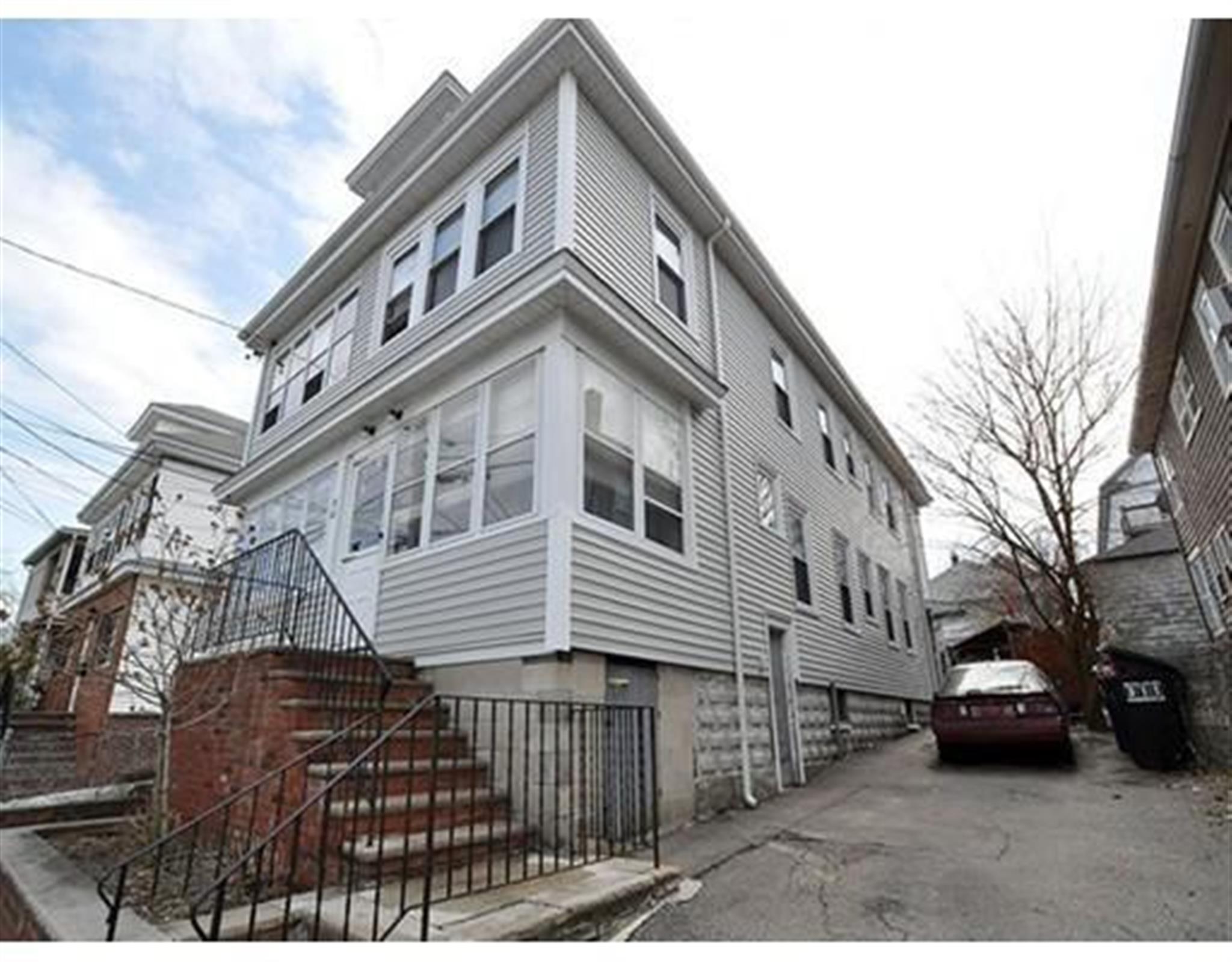 78 Ten Hills Rd, East Somerville