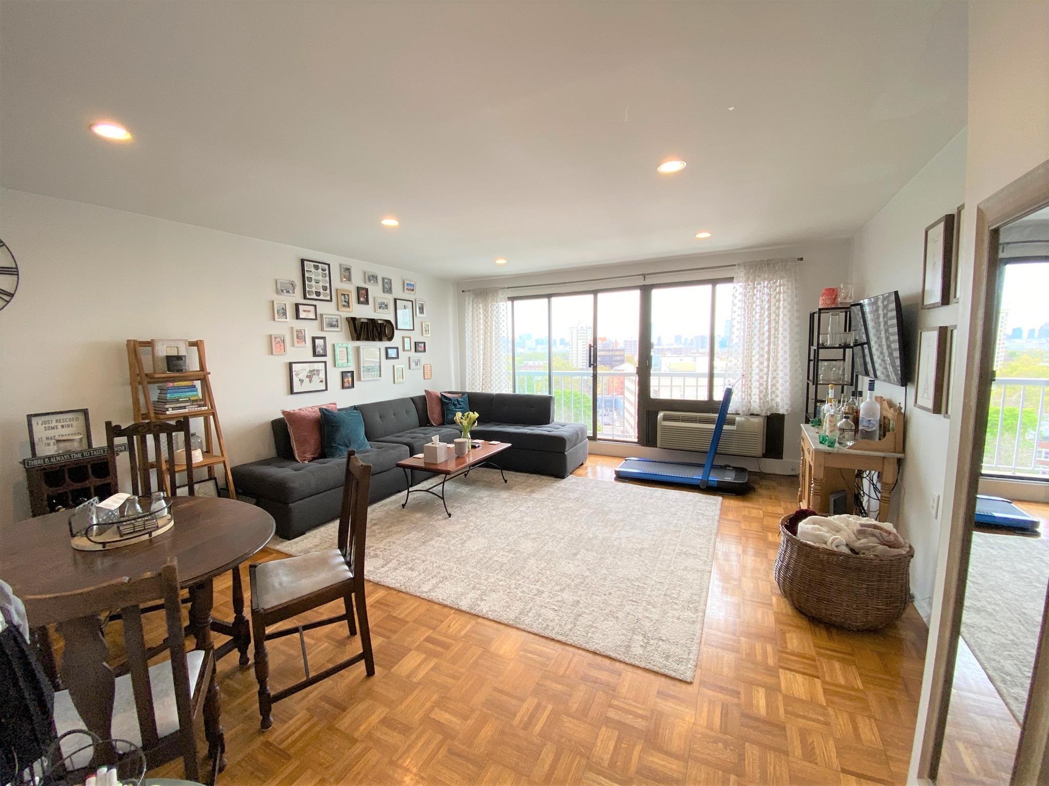 1105 Massachusetts Ave, Harvard Square