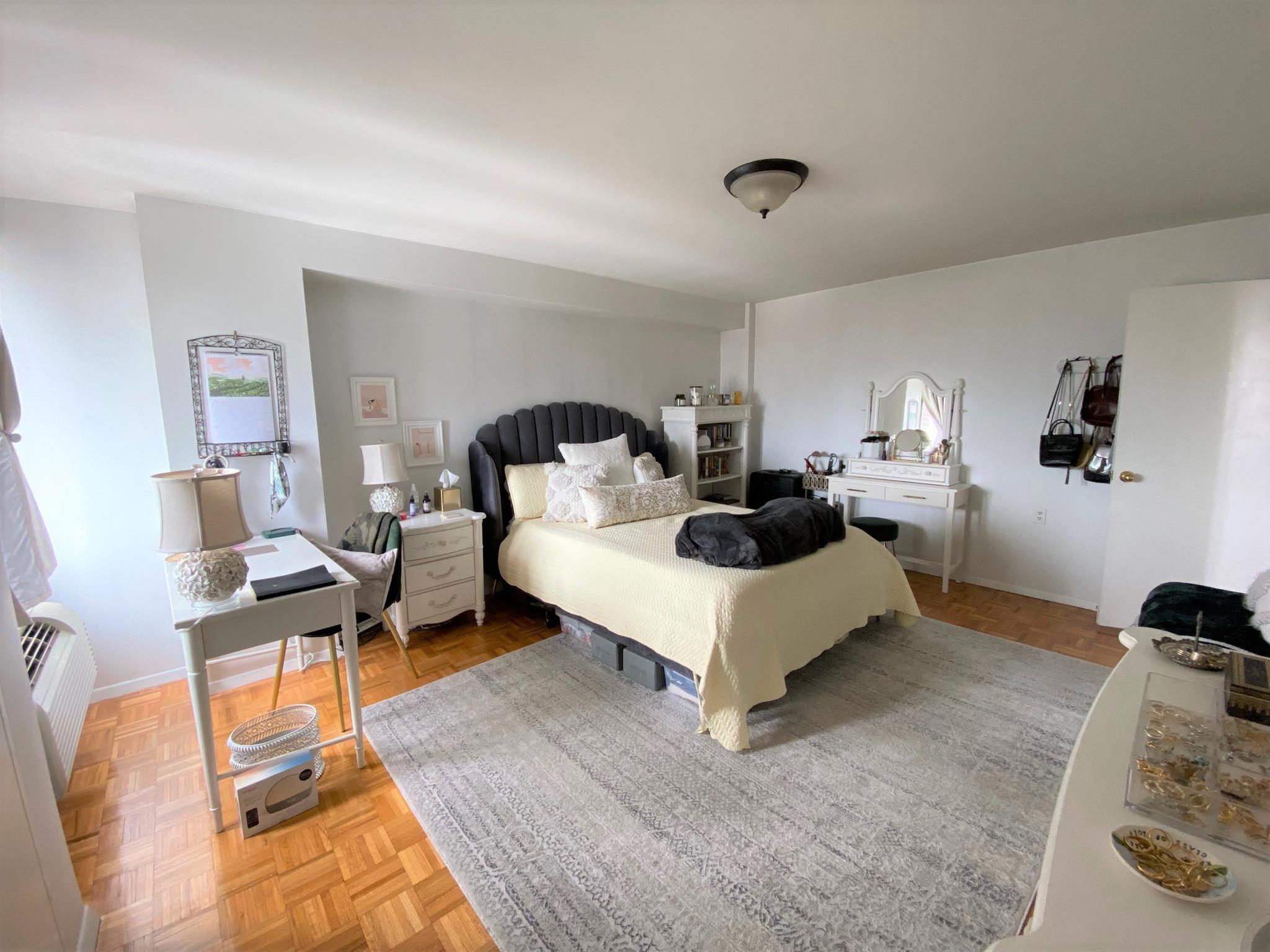 1105 Massachusetts Ave, Harvard Square