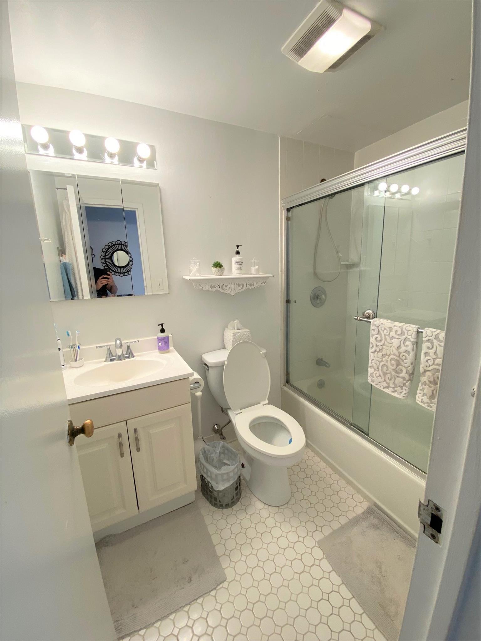 1105 Massachusetts Ave, Harvard Square