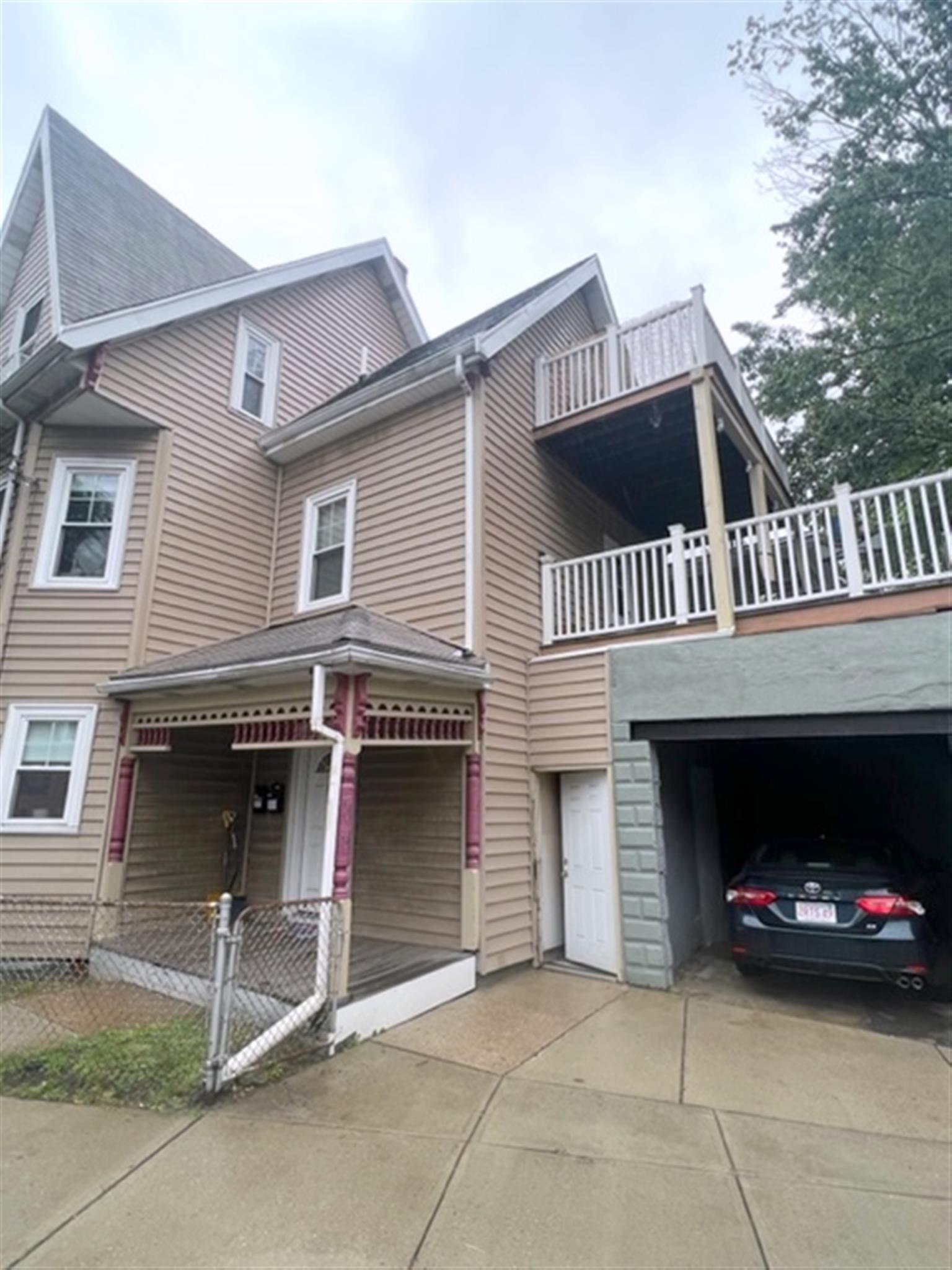 87 Sycamore St, Magoun Square