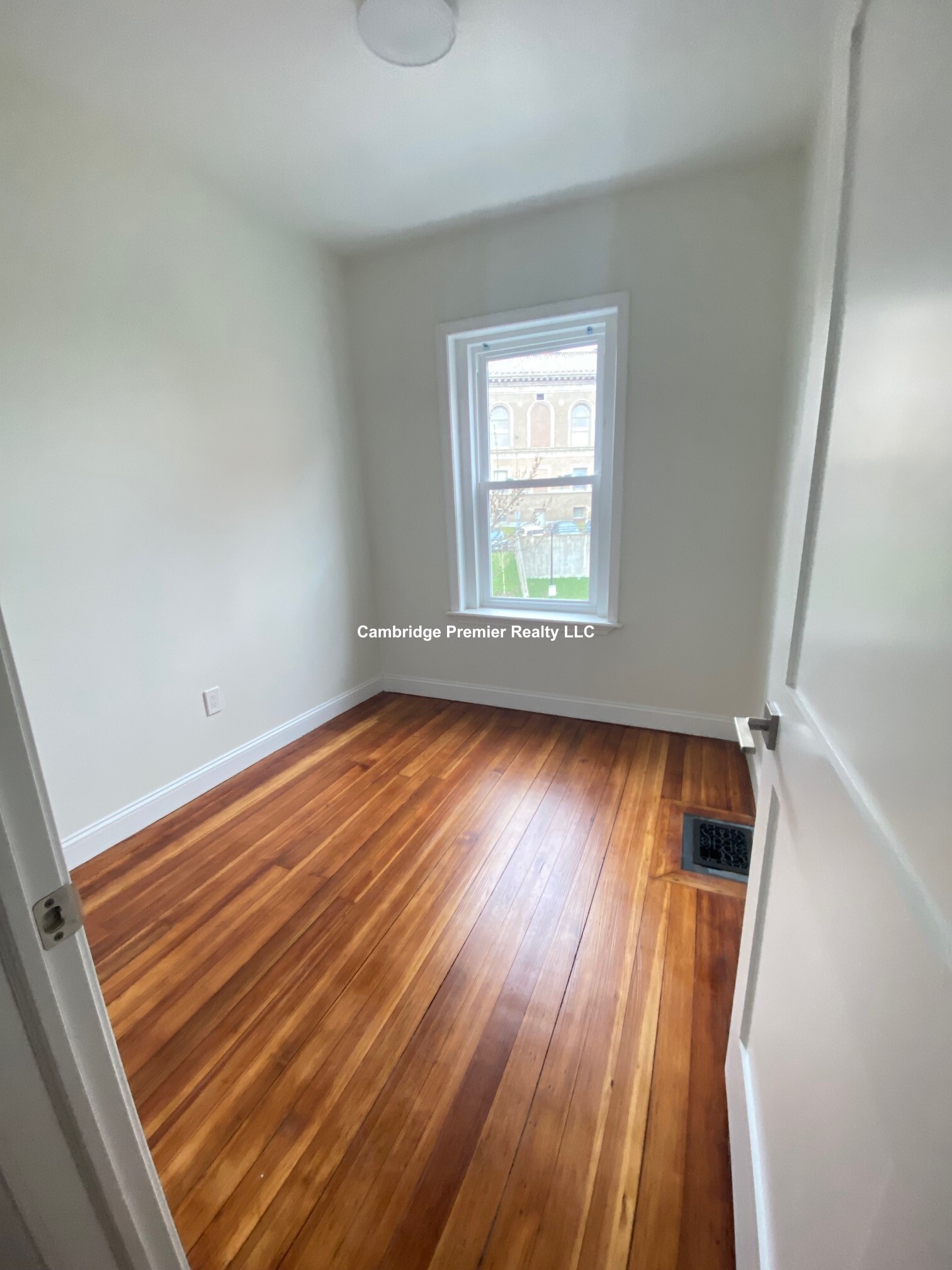 305 Medford St, Winter Hill