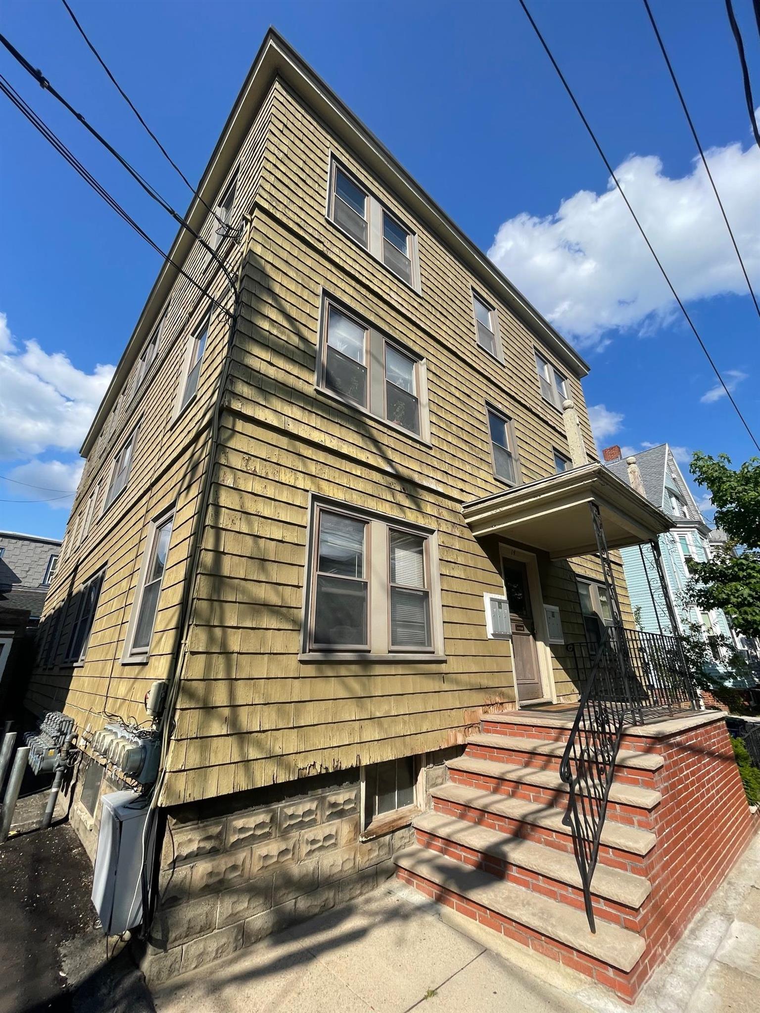 14 Winslow Ave, Davis Square