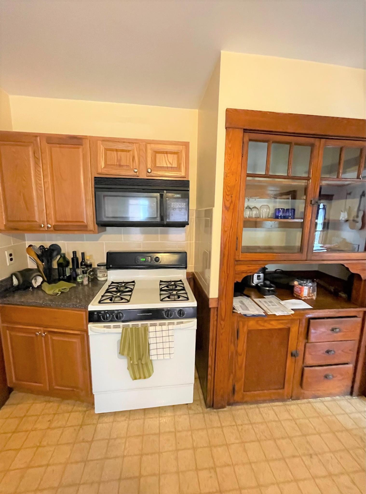 14 Winslow Ave, Davis Square