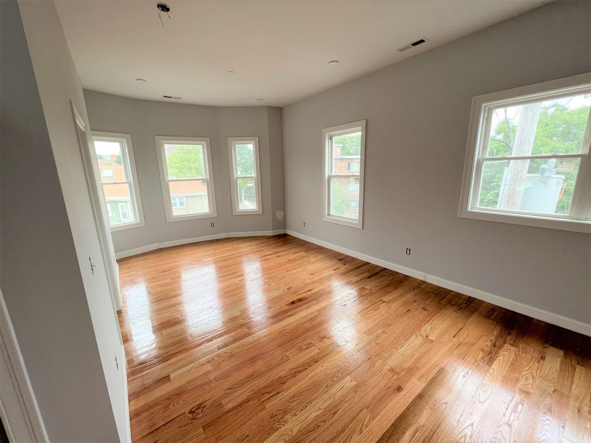 126 Cross St, East Somerville