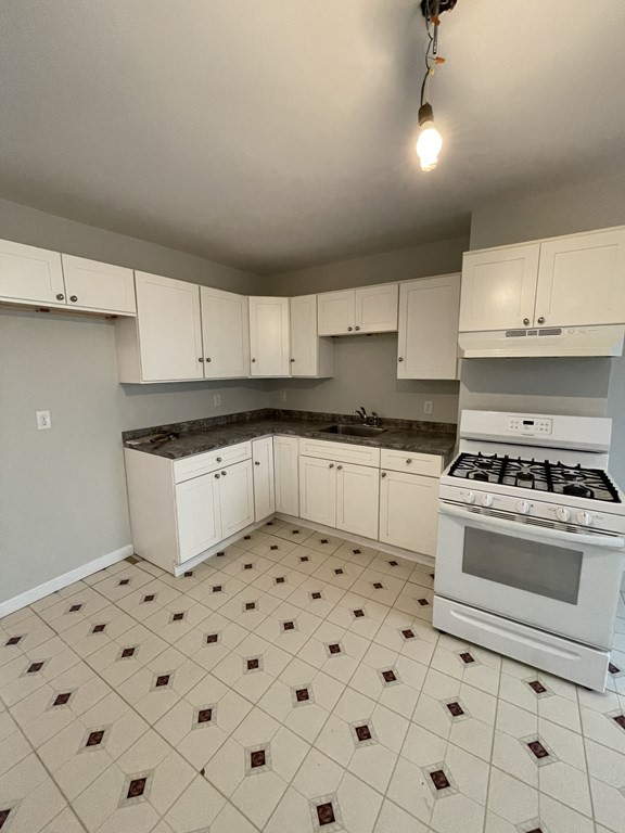 306 Saratoga St, East Boston