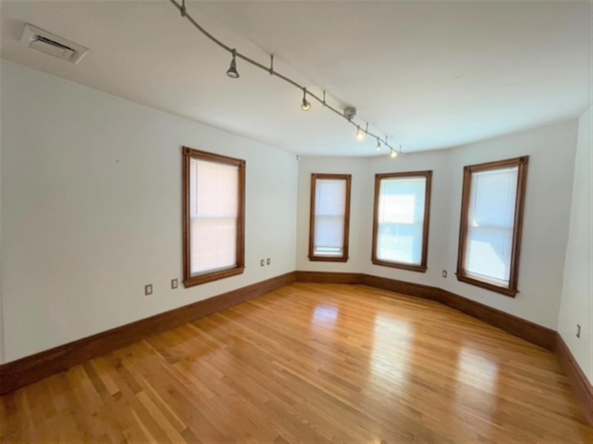 15 Conwell St, Porter Square