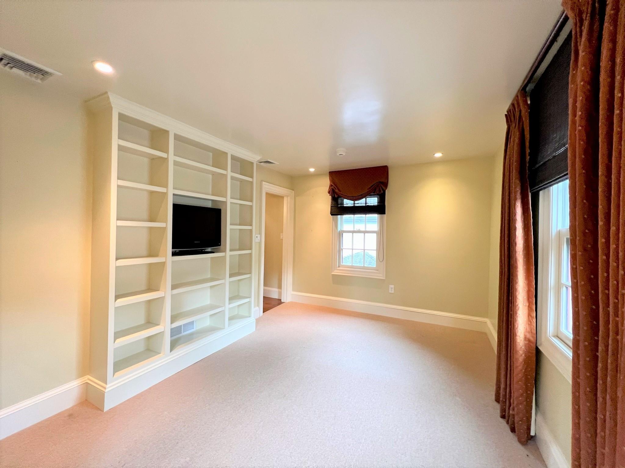 9 Foster Pl, Harvard Square