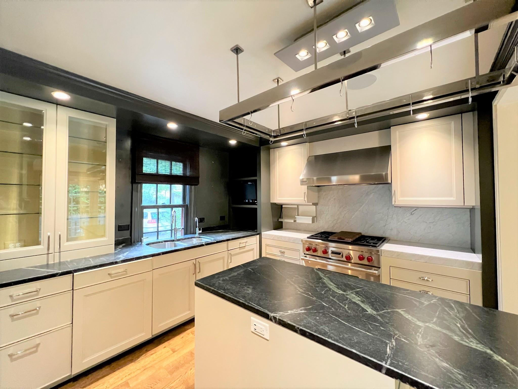 9 Foster Pl, Harvard Square