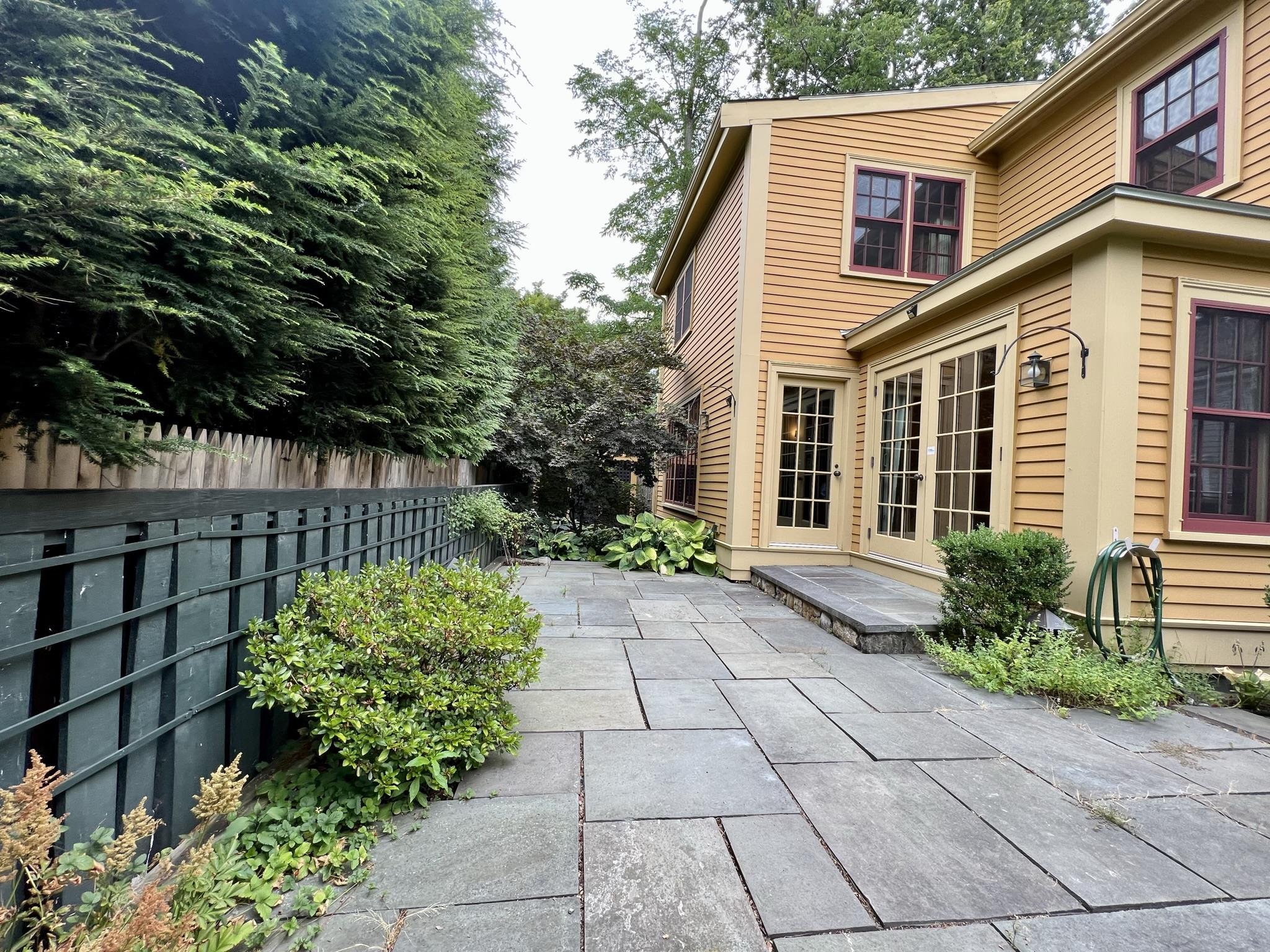 9 Foster Pl, Harvard Square