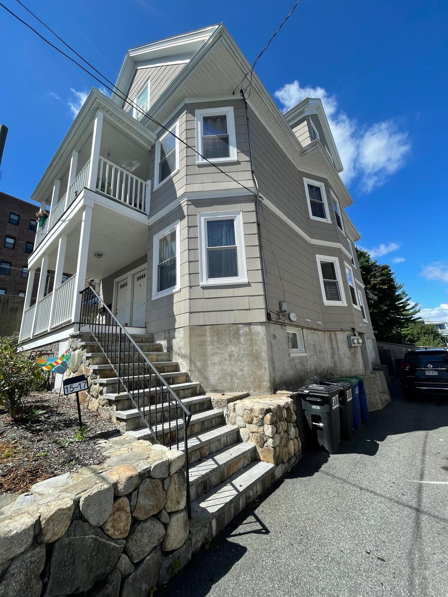 17 Upland Park, Magoun Square