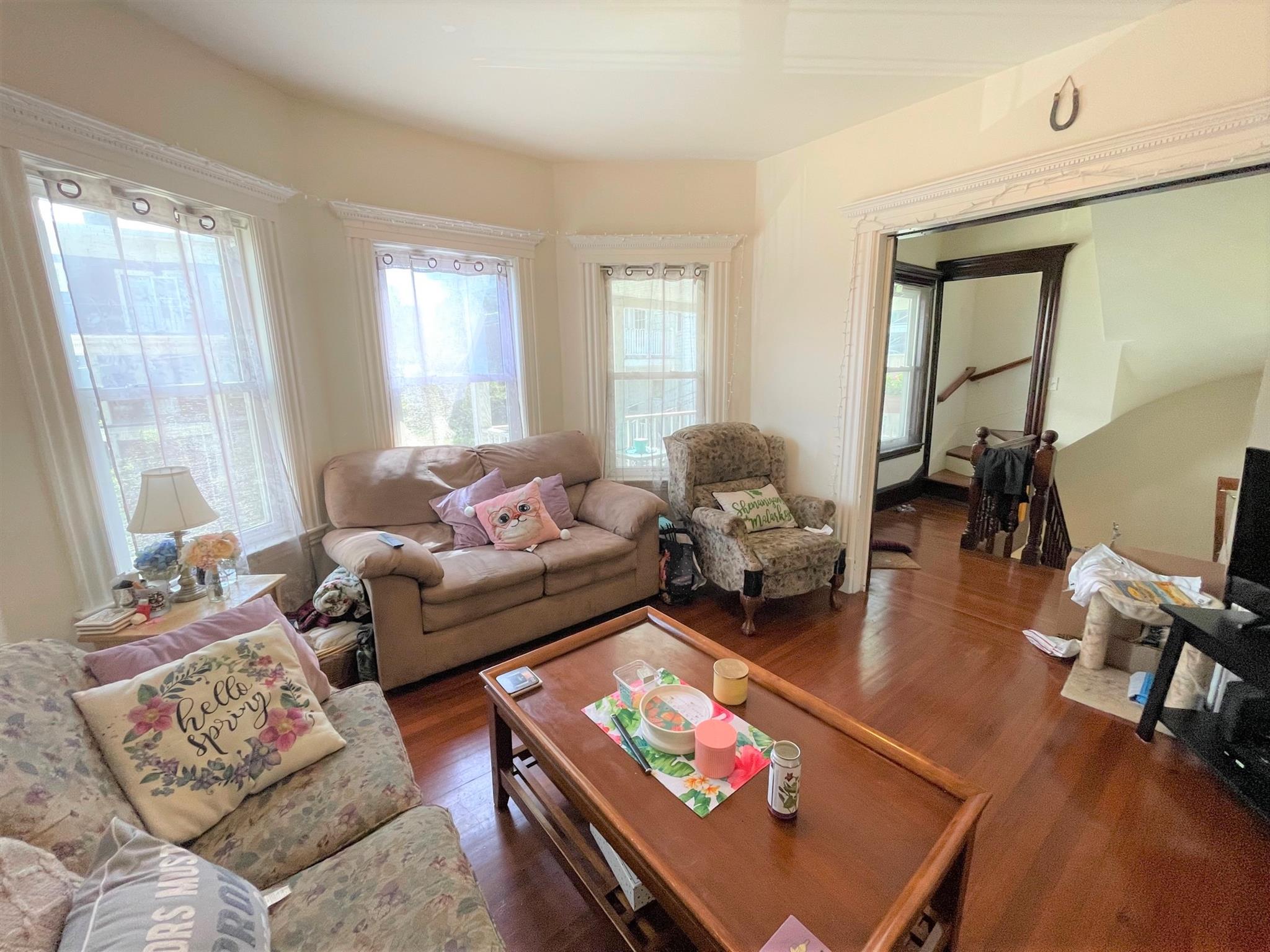 17 Upland Park, Magoun Square