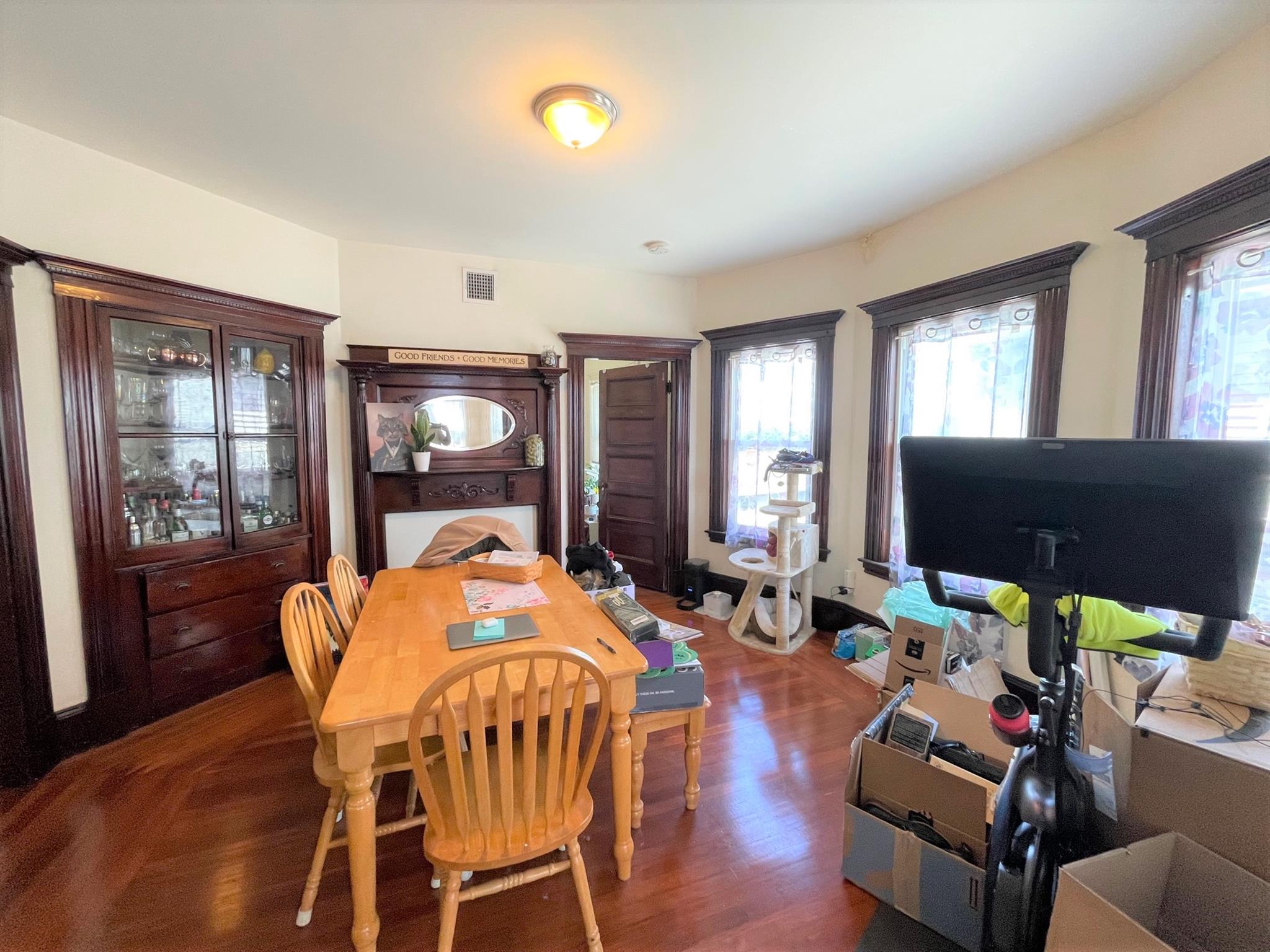 17 Upland Park, Magoun Square