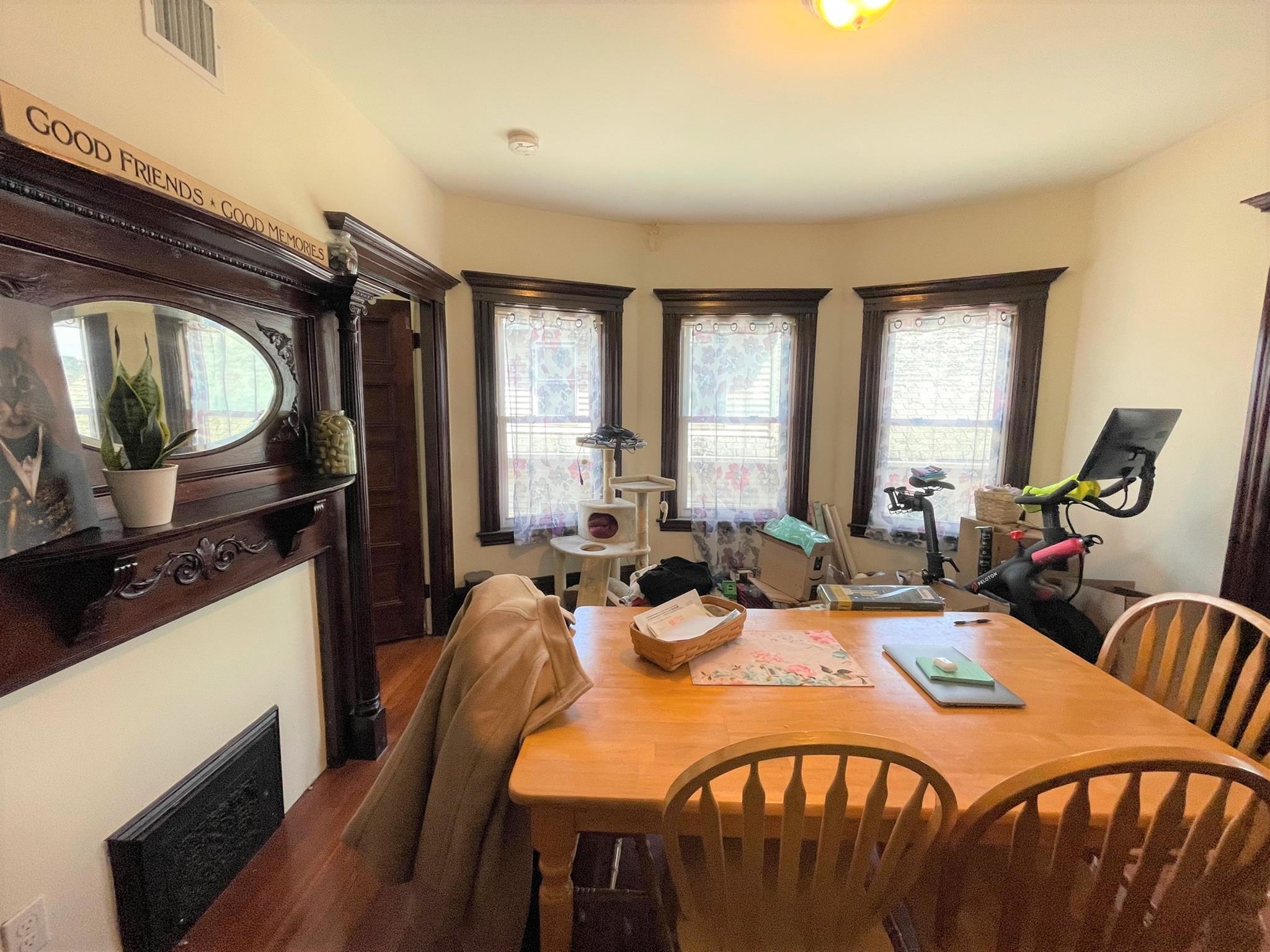 17 Upland Park, Magoun Square