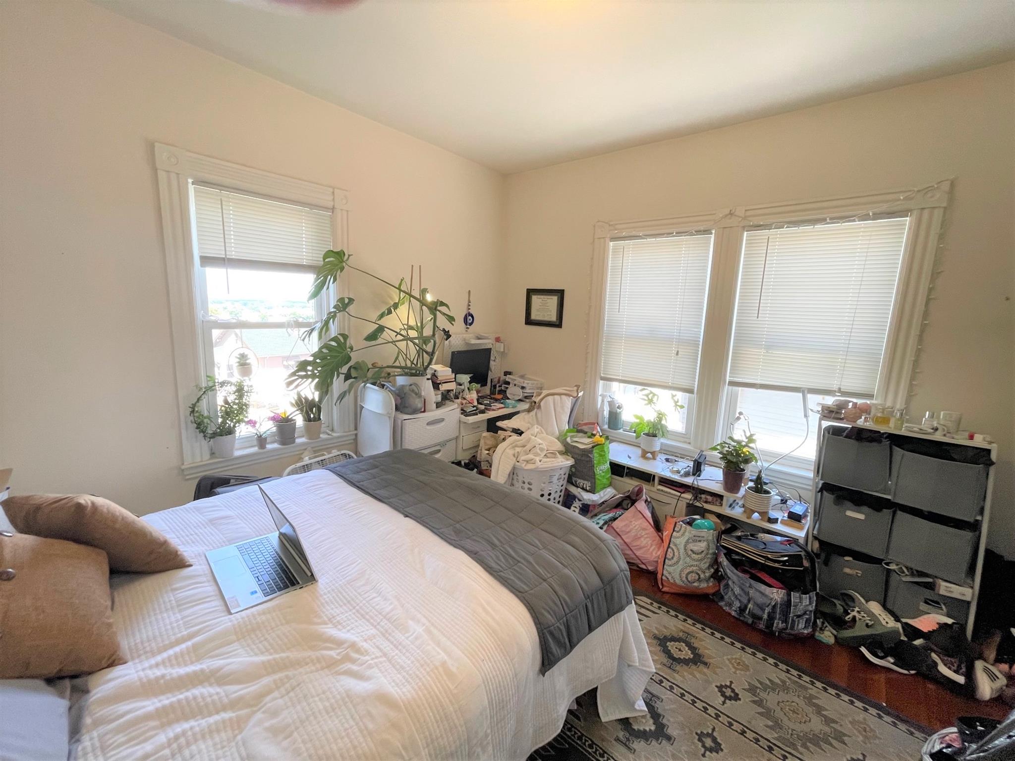 17 Upland Park, Magoun Square