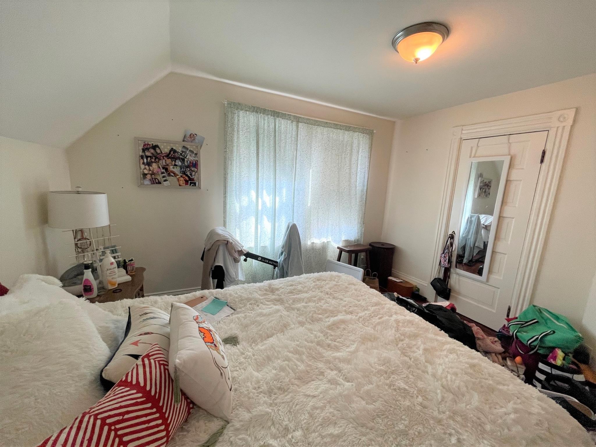 17 Upland Park, Magoun Square